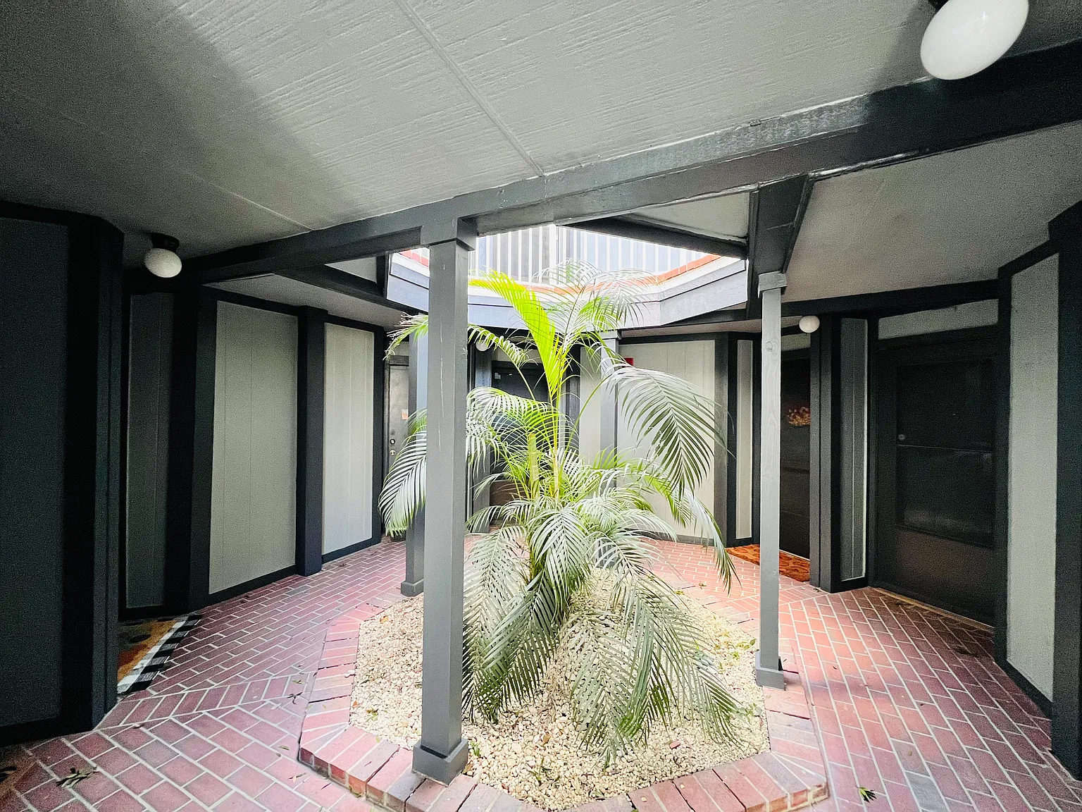 2 bed, 820 sqft, $1,625 — Photo 3
