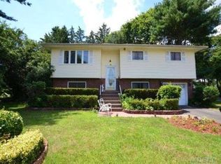 10 Governor Ave, West Babylon, NY 11704