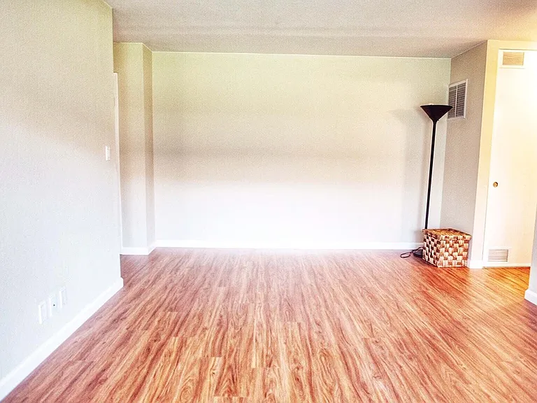 California Oaks Apartments — Photo 12