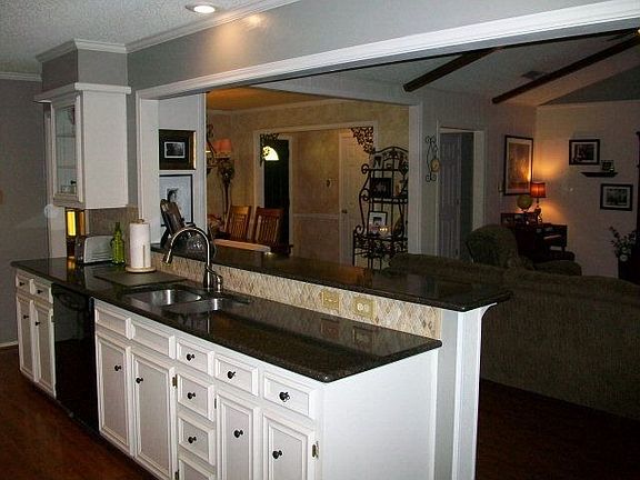 3rd image of 8617 Knoxville Ave