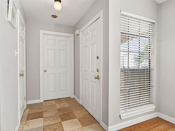 4th image of 2211 S Kirkwood Rd APT 42
