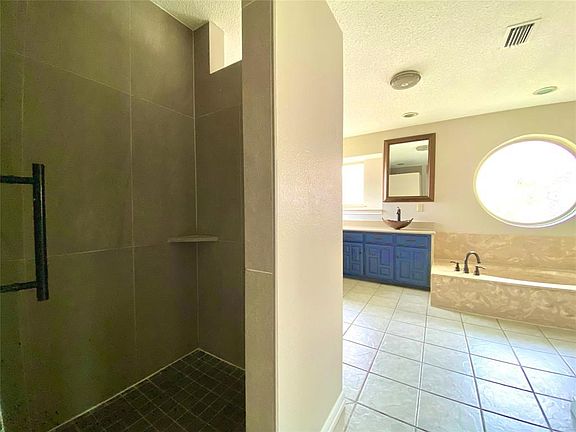 5th image of 512 Lincoln Dr
