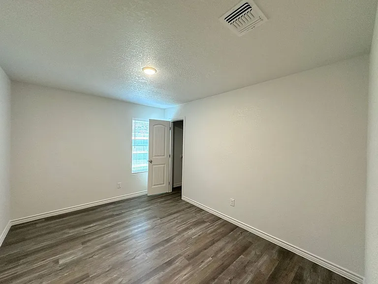 121 Dolphin Dr — Photo 16