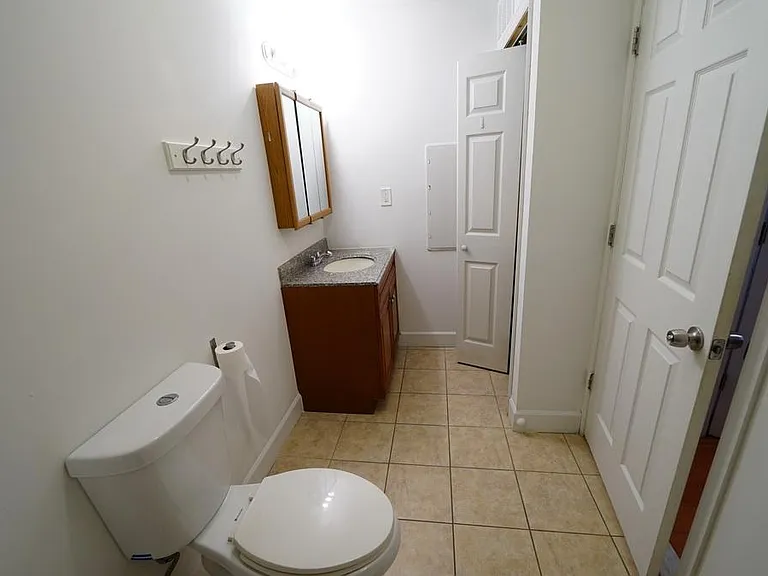 1030 Wood St #2F — Photo 11