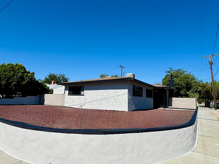 647 W Avenue J8 — Photo 2