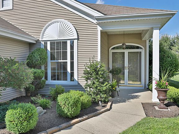 4th image of 17 Silverspring Dr