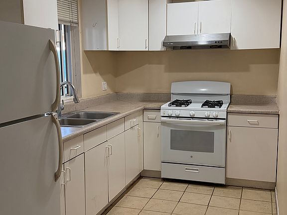 3rd image of 4154 Fairmount Ave #2