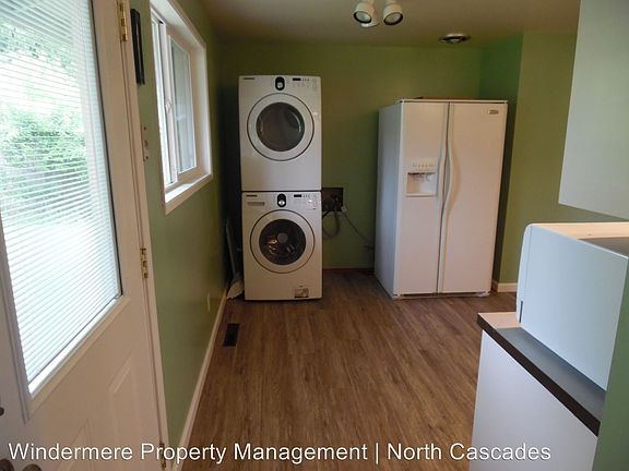 5th image of 611 Mountain View Dr