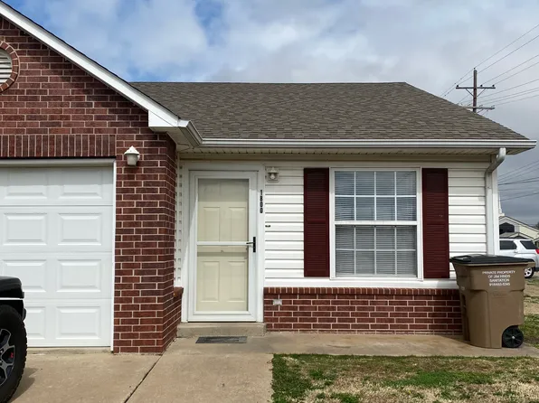 1800 SW 2nd St #1800, Wagoner, OK 74467