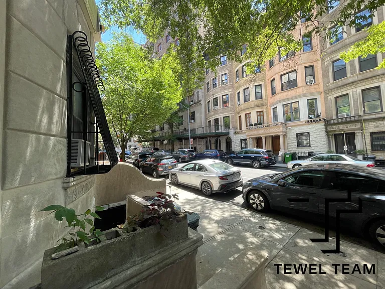 313 W 78th St #3R — Photo 10