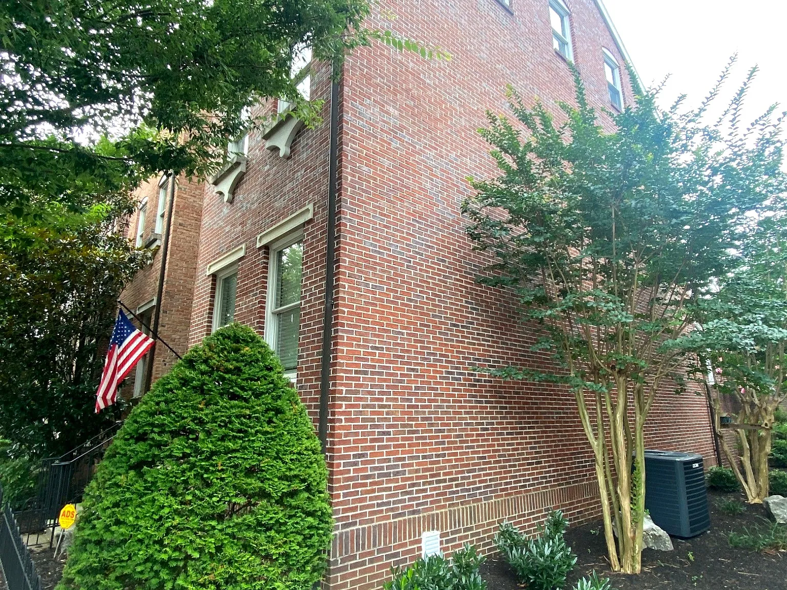 4 bed, 3.5 bath, 2166 sqft, $2,350 — Photo 2