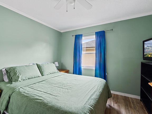 4th image of 570 Colby St