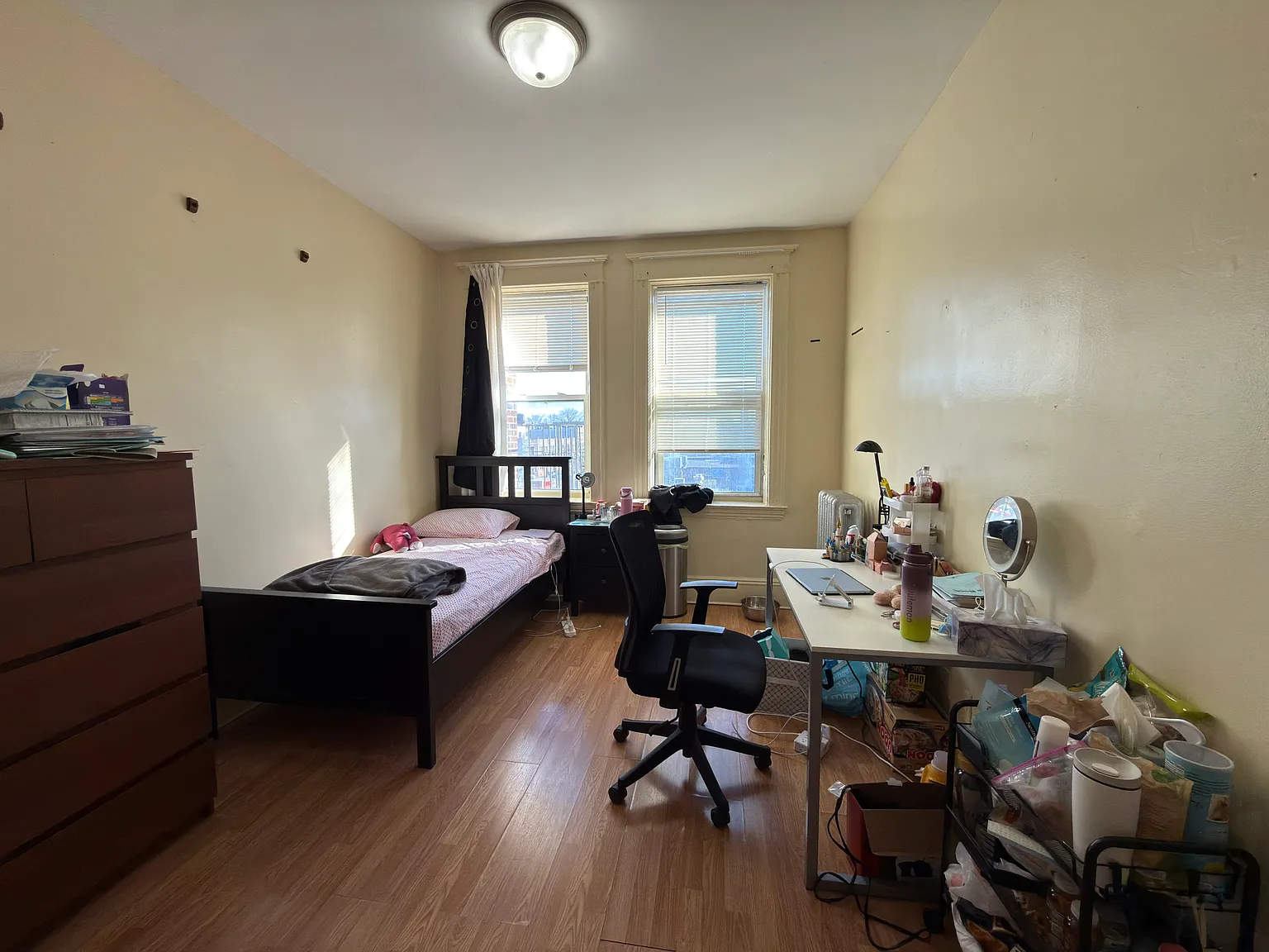 3 bed, 1200 sqft, $3,600 — Photo 2
