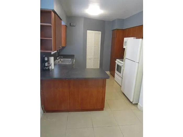 Building Photo - 2832 SW 37th Ave