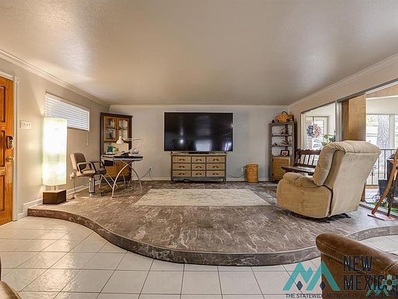 3rd image of 900 N Pecan Dr