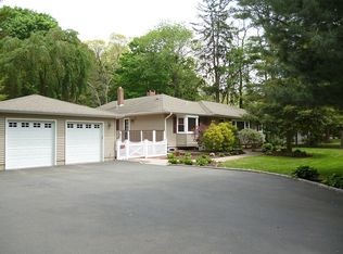 391 Bread And Cheese Hollow Rd, Northport, NY 11768