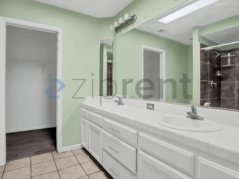 2437 N Tracy Ave — Photo 28