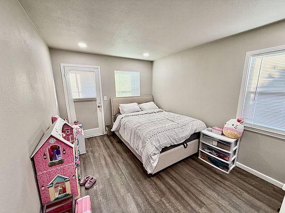 5th image of 749 W C St APT B