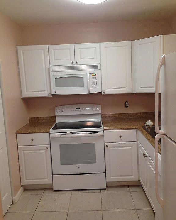2nd image of 2910 Funston St