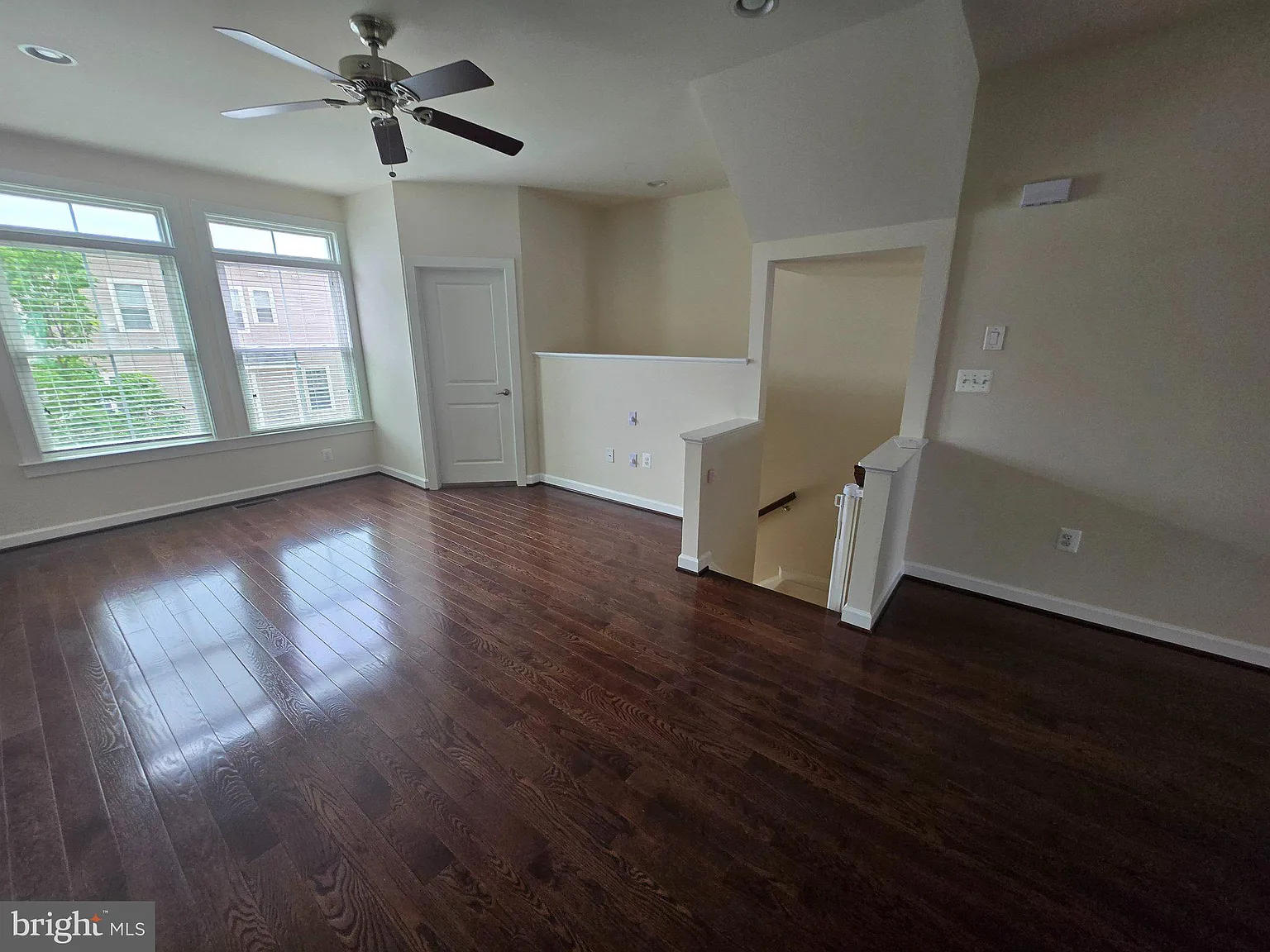 4 bed, 3.5 bath, 1800 sqft, $3,500 — Photo 4