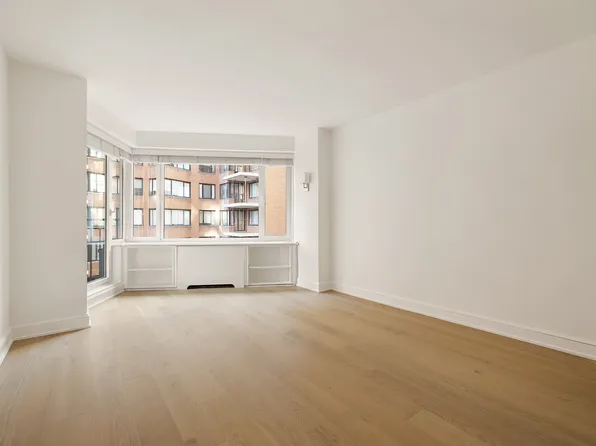 60 Sutton Place South image 11 of 18