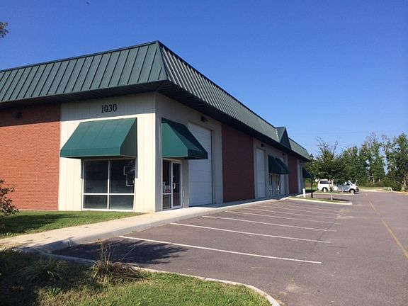 4th image of 1022 Centerville Tpke S