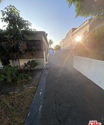 4th image of 3041 Edgehill Dr