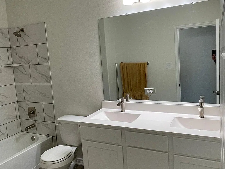 Dual vanity guest bathroom