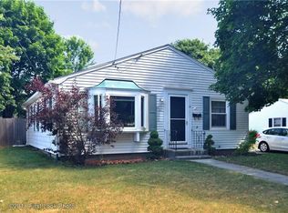 18 Moore St, Rumford, RI 02916