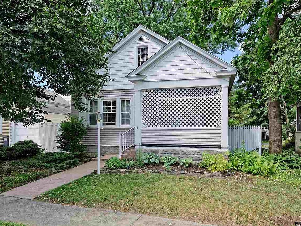 1st image of 4 Cameron Ave