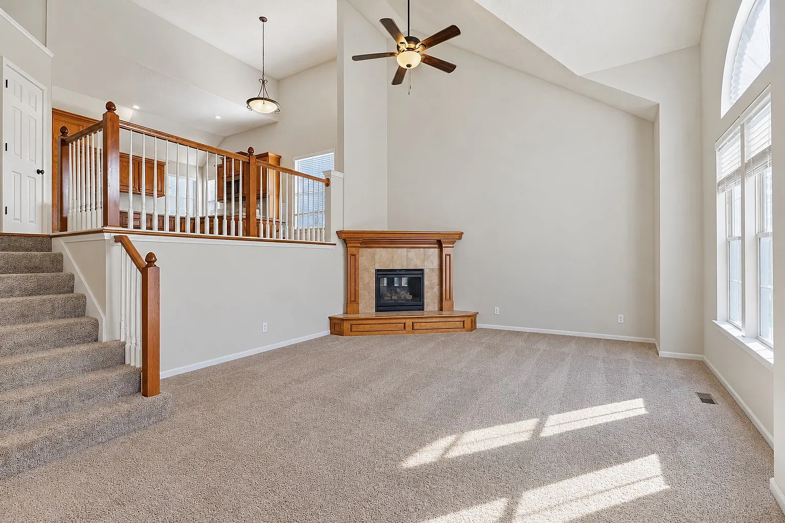 4 bed, 2307 sqft, $2,706 — Photo 2
