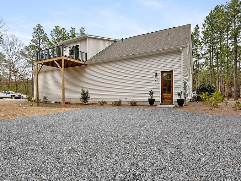354 Parkway Dr — Photo 1