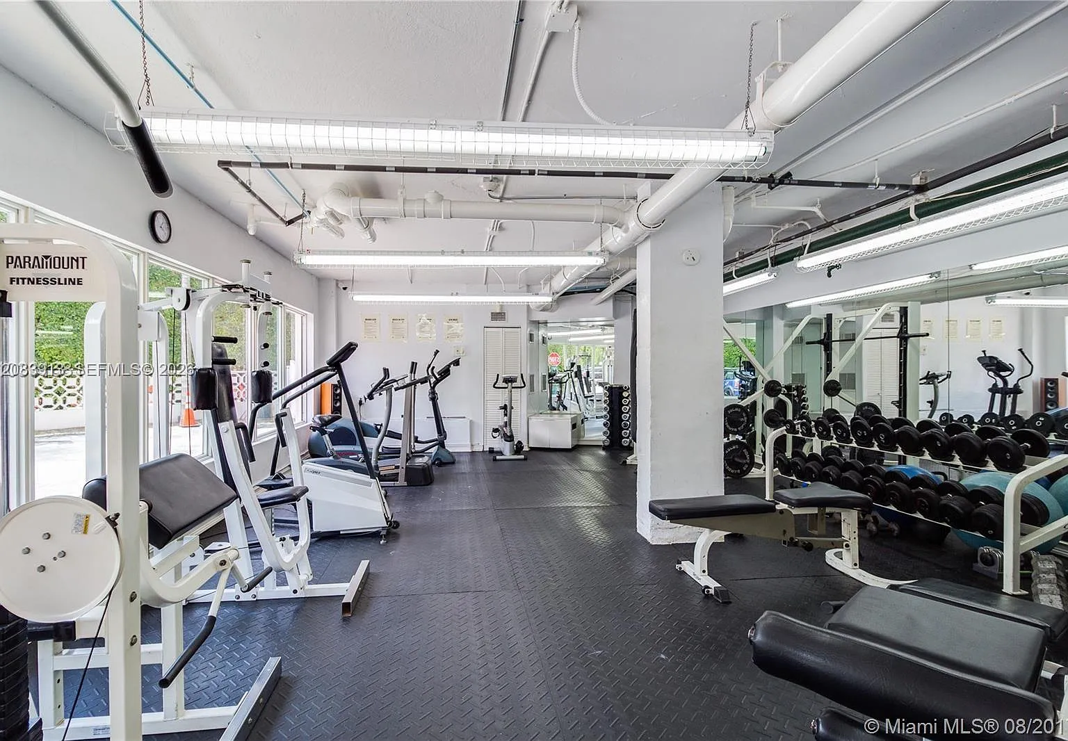 Octagon Towers I Condo — Photo 3