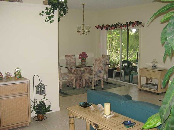 4th image of 324 Tamarind Pl