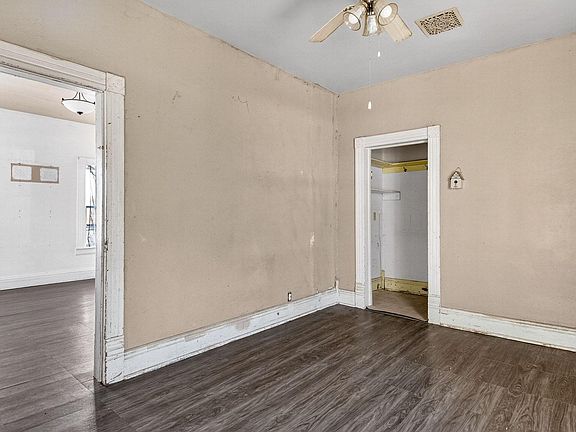 5th image of 23965 Washington St