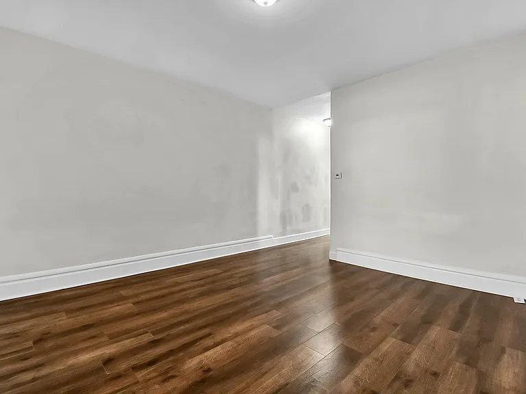 1506 Summit St — Photo 9