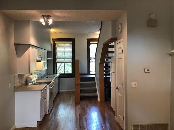 2nd image of 904 Russell Blvd #B