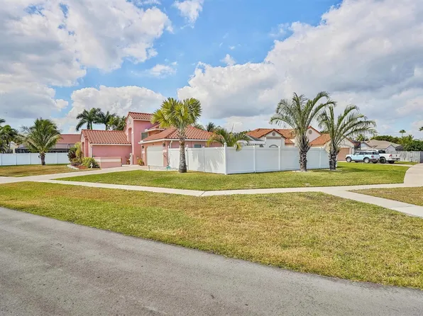 26 Dogwood Circle, Boynton Beach, FL 33436