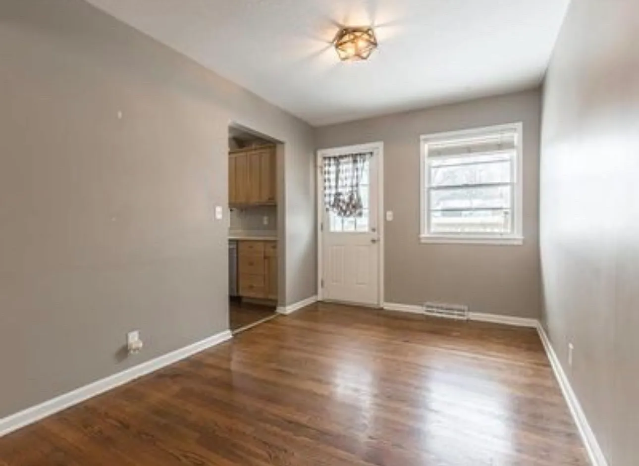 3 bed, 1359 sqft, $1,950 — Photo 4
