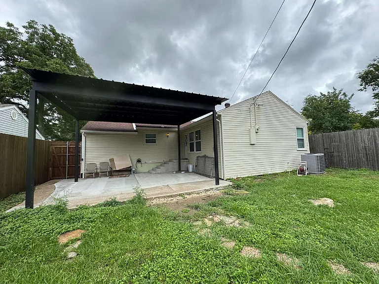 2318 Fenwick Dr — Photo 38