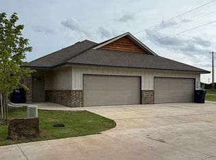 576 S Cemetery Rd, Yukon, OK 73099