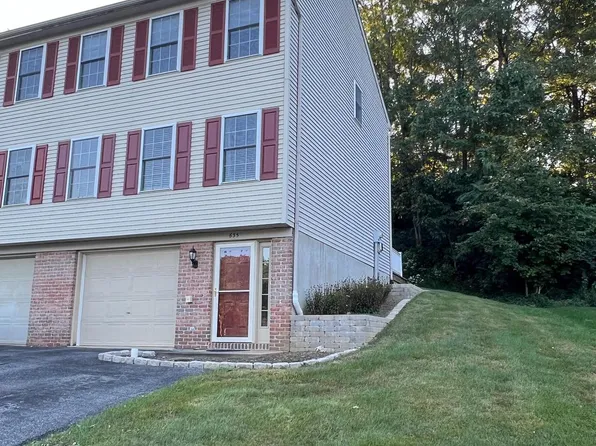 635 Rockwood Dr, Elizabethtown, PA 17022