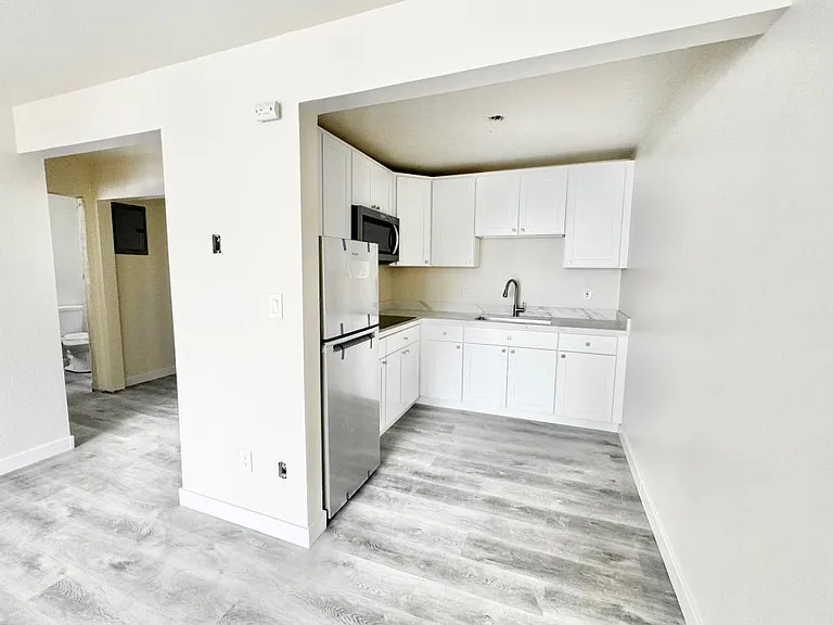 Maverick Apartments — Photo 12