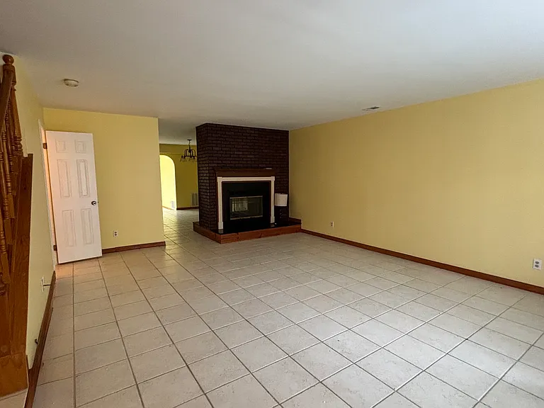 5120 Radnor Ct — Photo 2