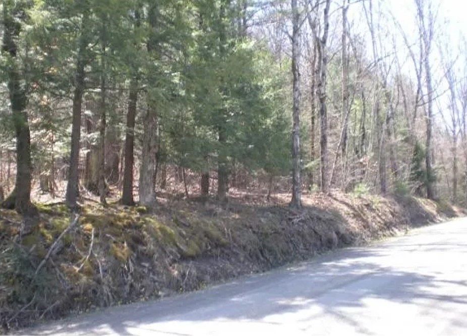 2nd image of 108 Hakes Cross Rd