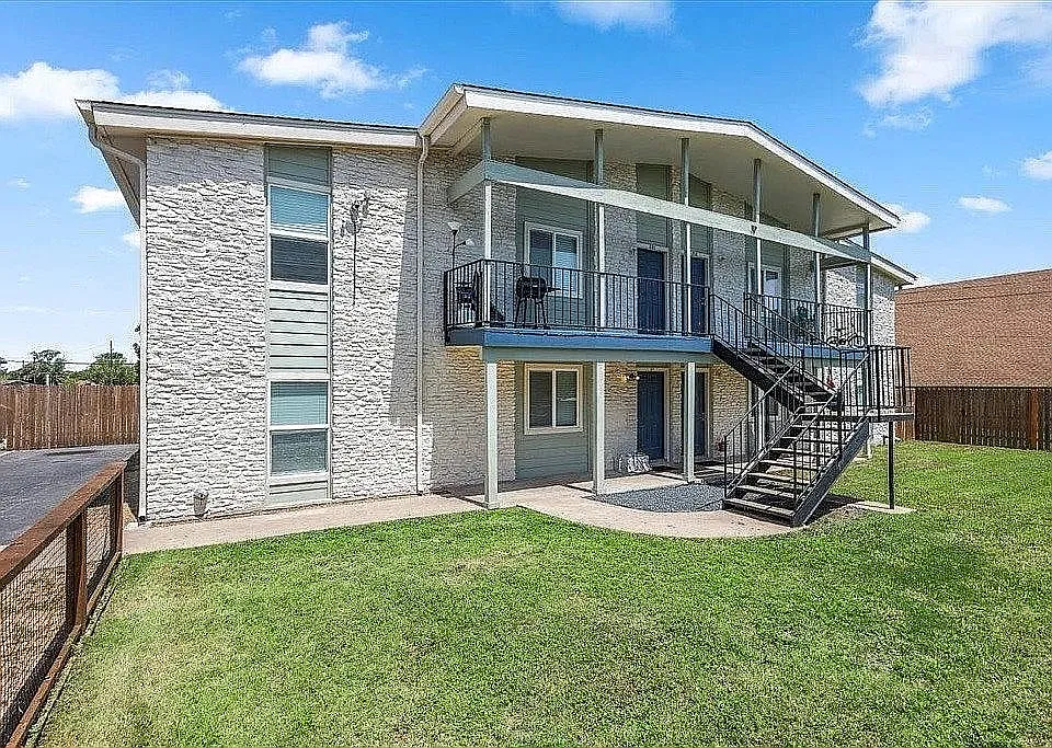 1904 Hearthstone Drive, Unit 102 — Photo 1