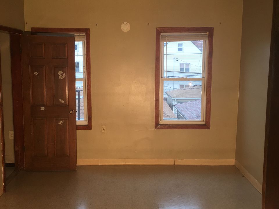 2nd image of 3209 S May St