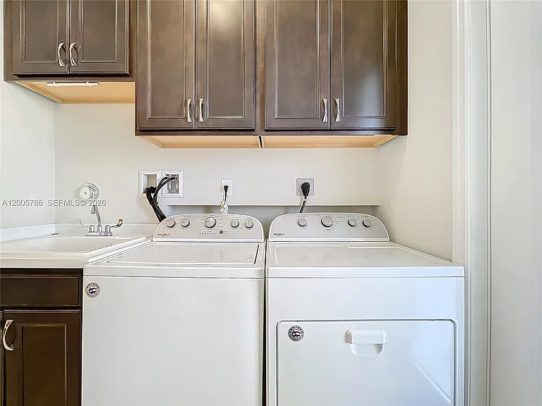 5040 Eucalyptus Dr #2 — Photo 36