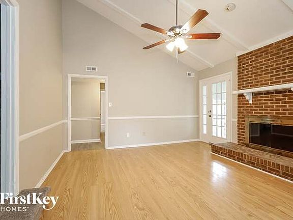3rd image of 1004 Richard Barry Dr