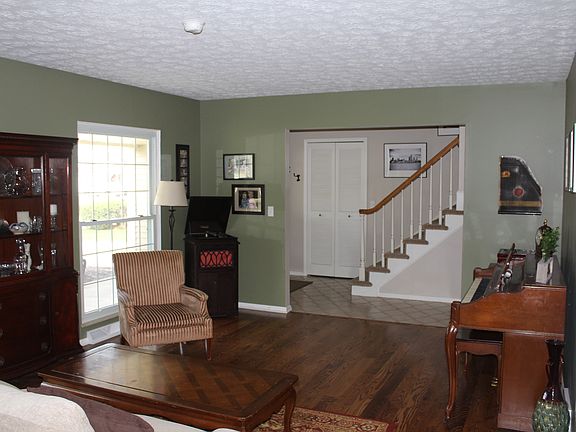 4th image of 22787 Vine Ct
